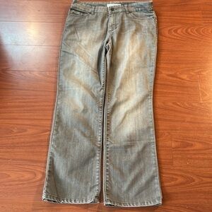 Chico’s platinum denim Womens size 1/M/8 short ultimate boot leg grey‎